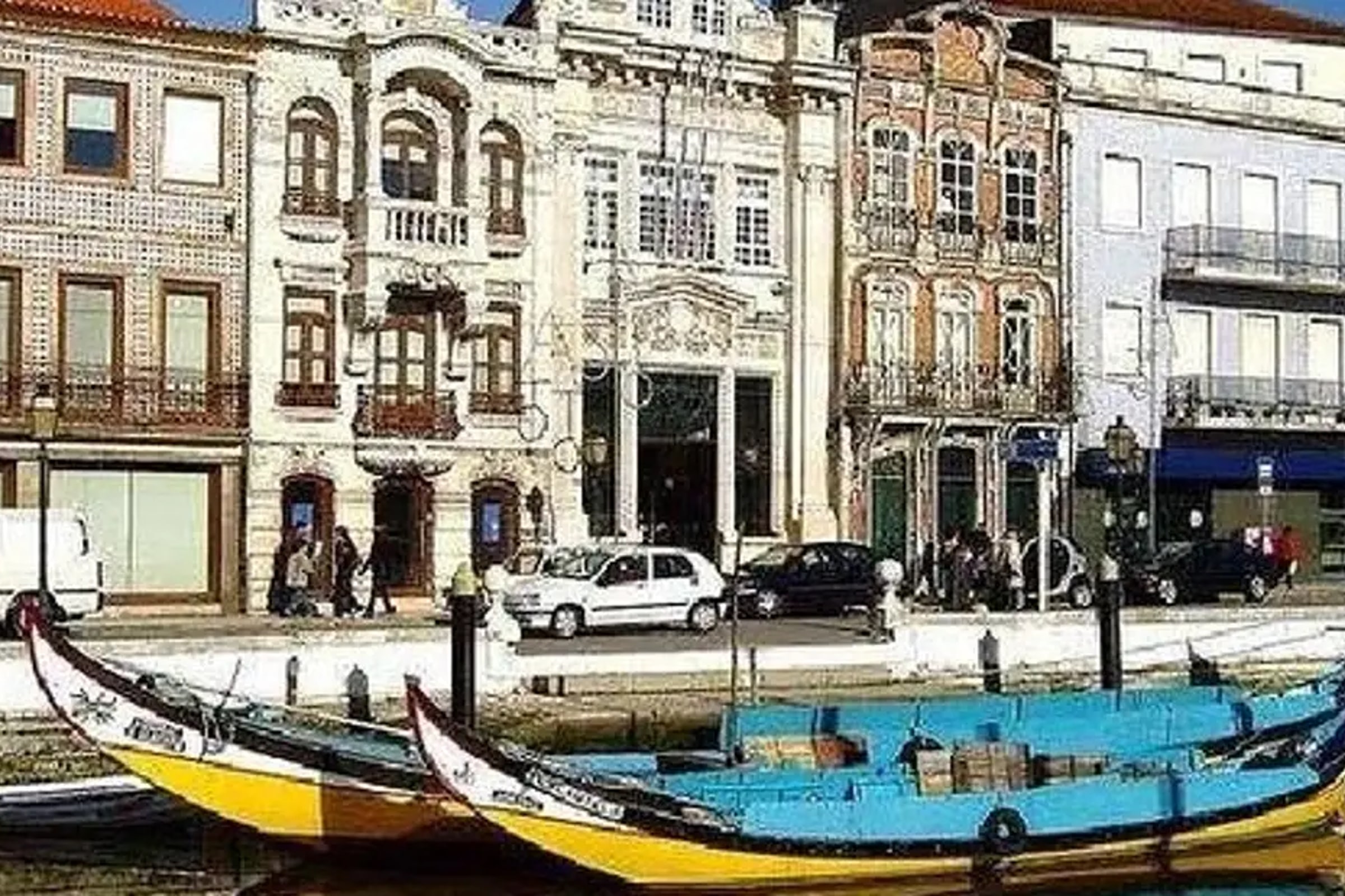 Aveiro & Costa Nova Half Day Tour from Porto with Moliceiro River Cruise
